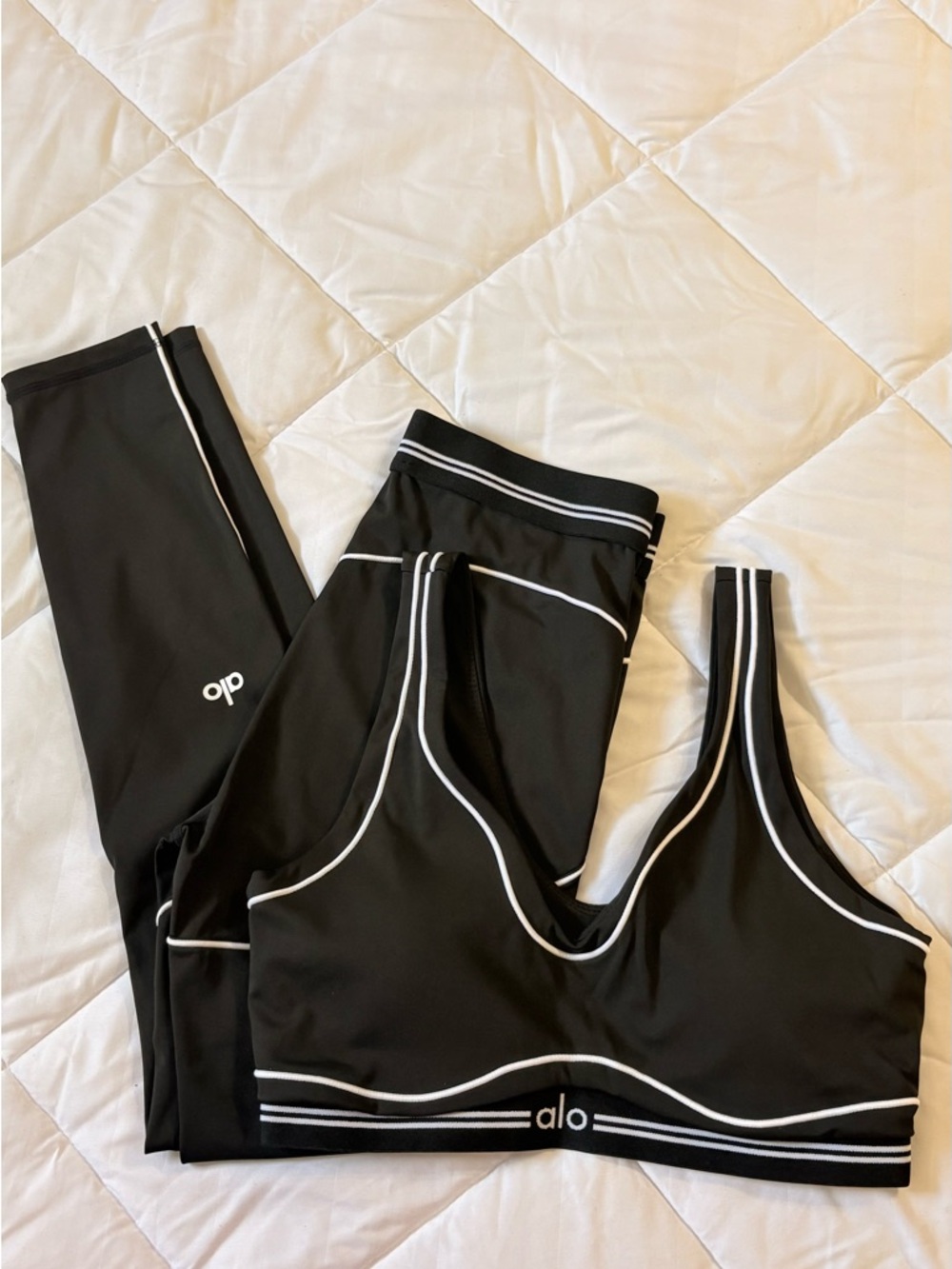 ALO Yoga Black Sports Bra and Leggings Set with White Trim